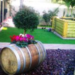 עציץ מעץ חבית יין שלם